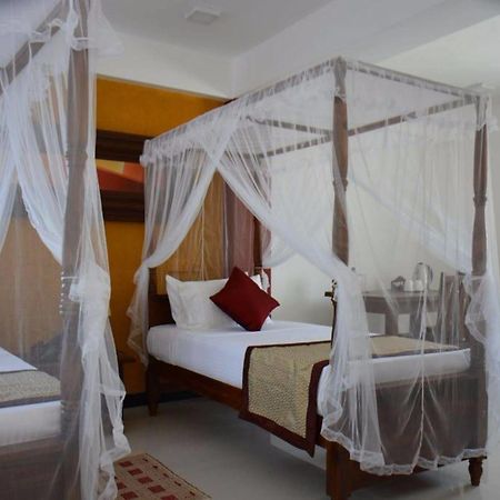 Meili Lanka City Hotel Канди Екстериор снимка