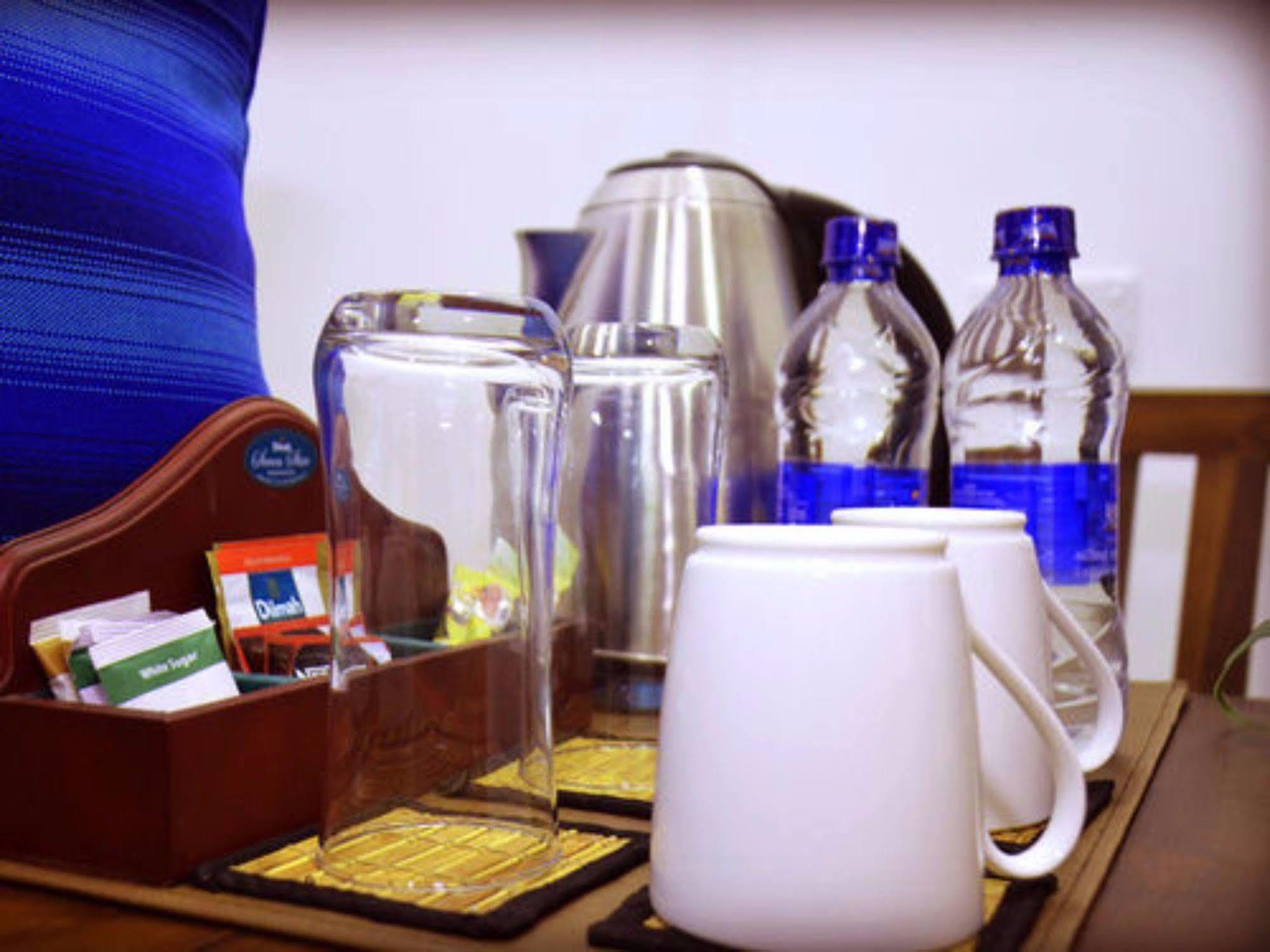 Meili Lanka City Hotel Канди Екстериор снимка