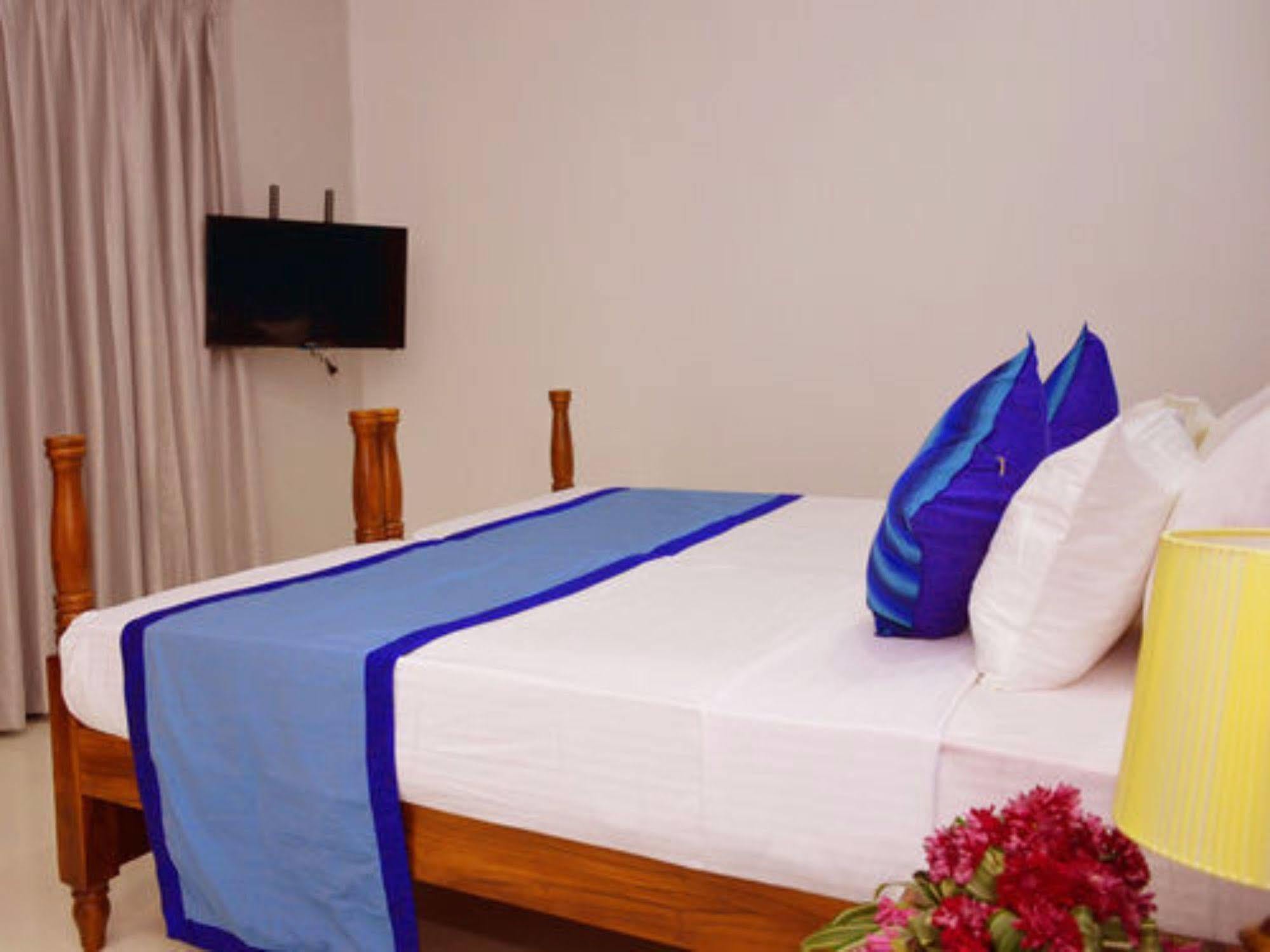 Meili Lanka City Hotel Канди Екстериор снимка