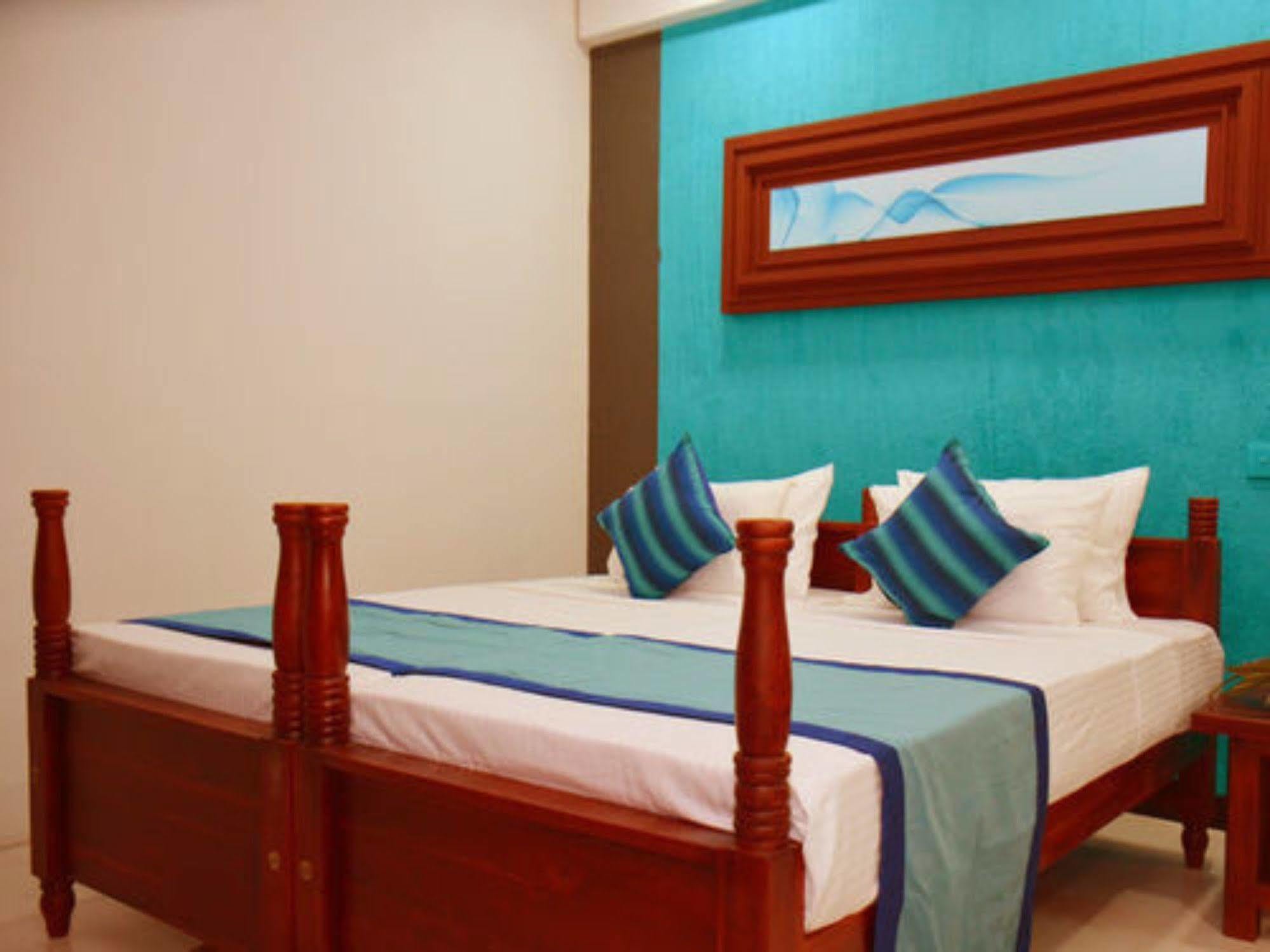 Meili Lanka City Hotel Канди Екстериор снимка