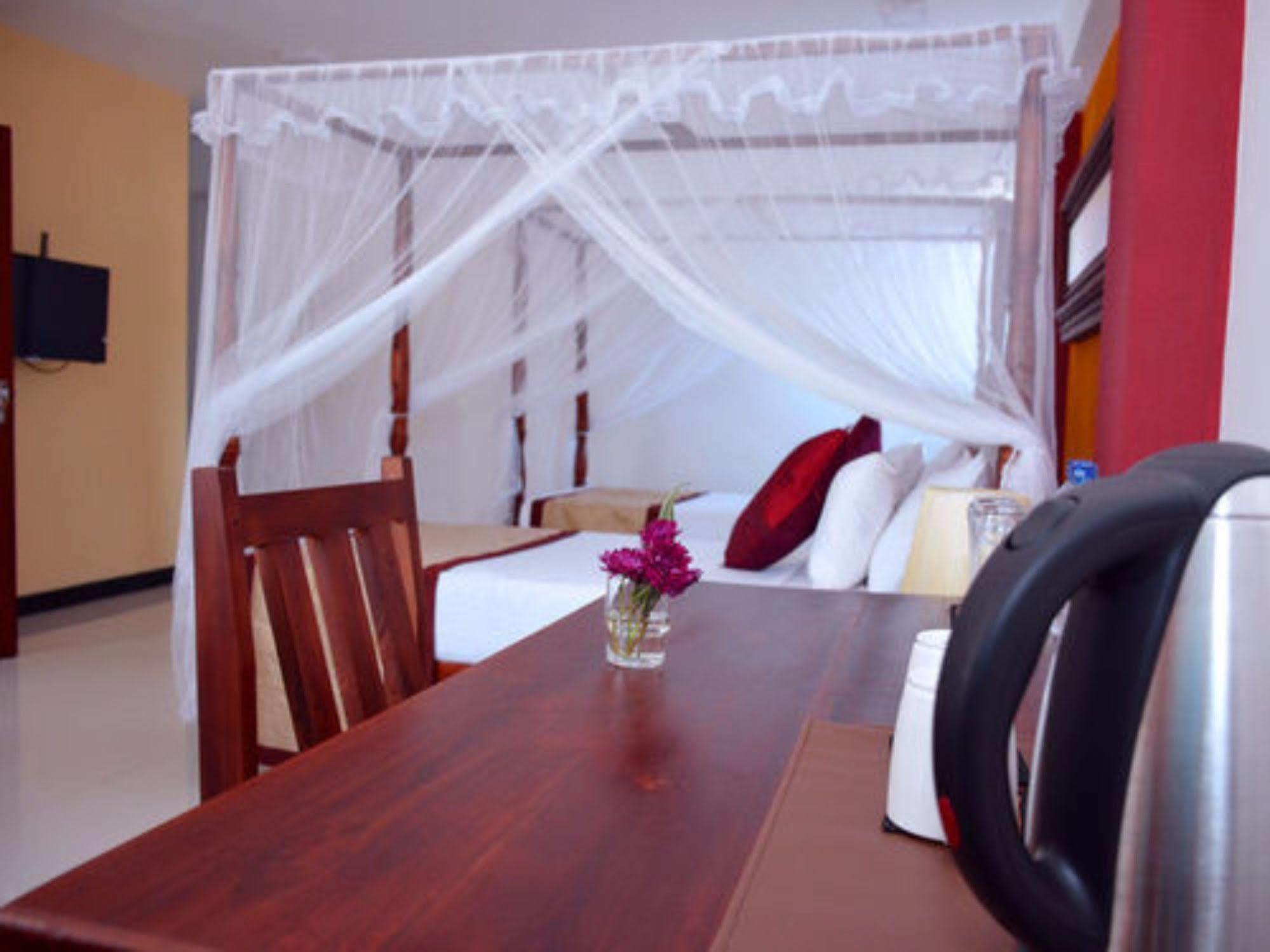 Meili Lanka City Hotel Канди Екстериор снимка